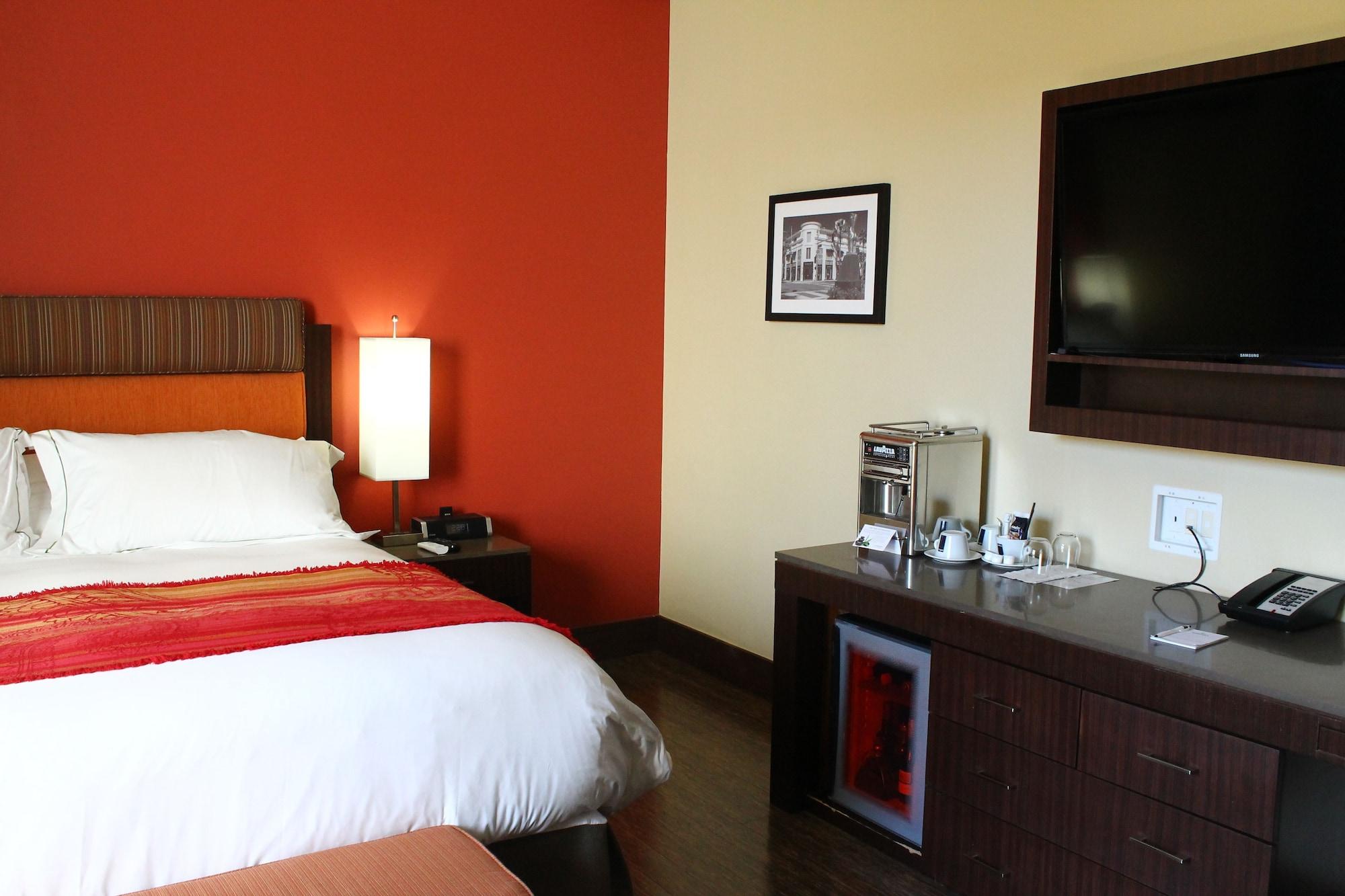 Sirtaj - Beverly Hills 4*